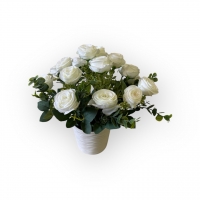 Roses bouquet in a flowerpot