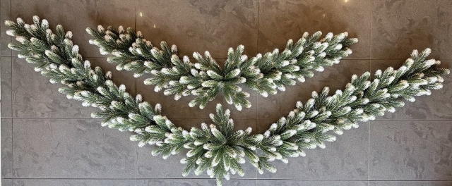 Expanding the range! Cast garlands green with white